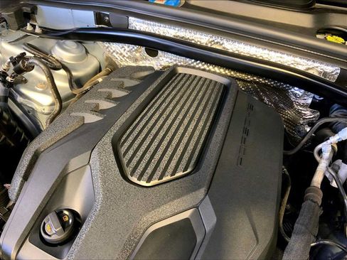 Certified 2023 Porsche Macan AWD/4WD image 33