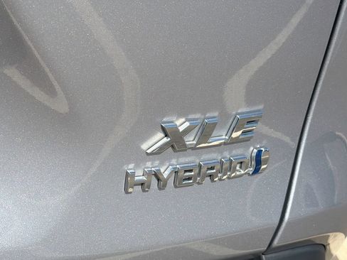 Used 2021 Toyota RAV4 XLE AWD/4WD image 35