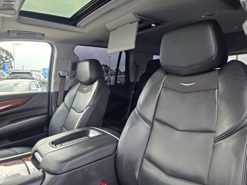 Used 2019 Cadillac Escalade Premium Luxury image 16