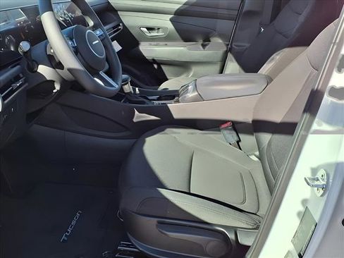 New 2025 Hyundai Tucson SE image 16