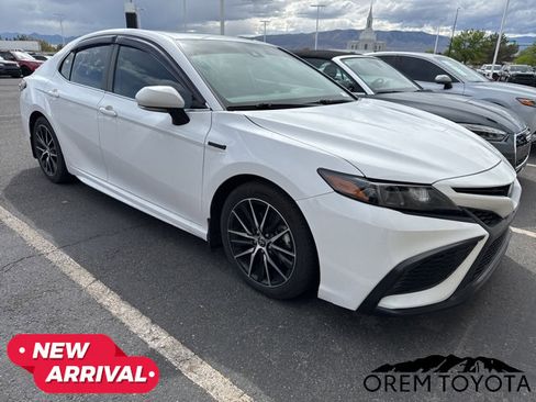 Used 2021 Toyota Camry SE w/ Audio Upgrade Package image 1