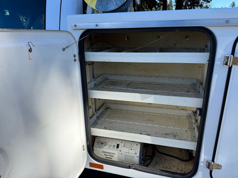 Used 2010 Ford F550 4x4 Crew Cab Super Duty image 35