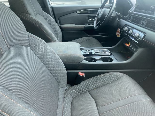 Used 2025 Honda Pilot Sport image 10