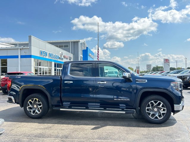 Used 2023 GMC Sierra 1500 SLT w/ SLT Convenience Package AWD/4WD image 9