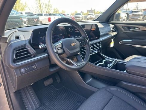 New 2026 Chevrolet Traverse LT image 13