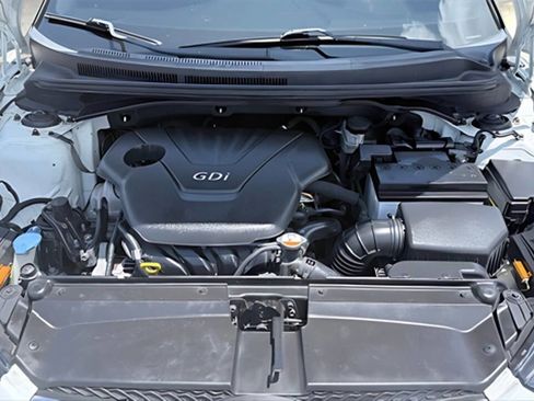 Used 2014 Hyundai Veloster FWD image 14