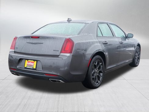 Used 2022 Chrysler 300 Touring w/ Sport Appearance Package image 7