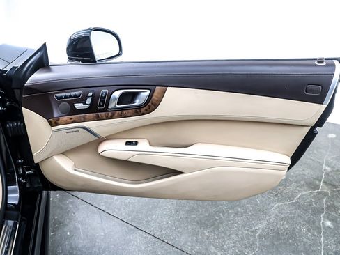Used 2020 Mercedes-Benz SL 550 image 23