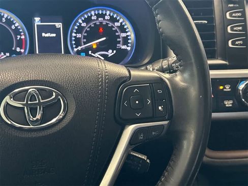 Used 2019 Toyota Highlander XLE image 27