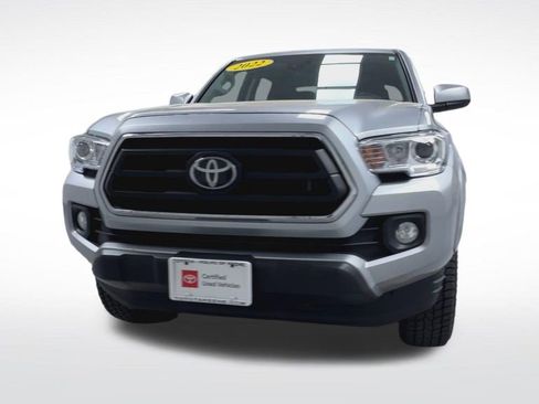 Certified 2022 Toyota Tacoma SR5 AWD/4WD image 4