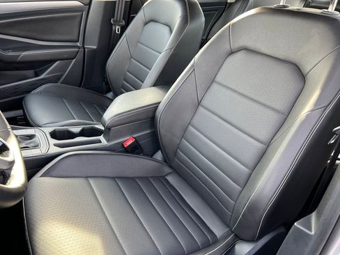 Used 2024 Volkswagen Jetta SE image 10