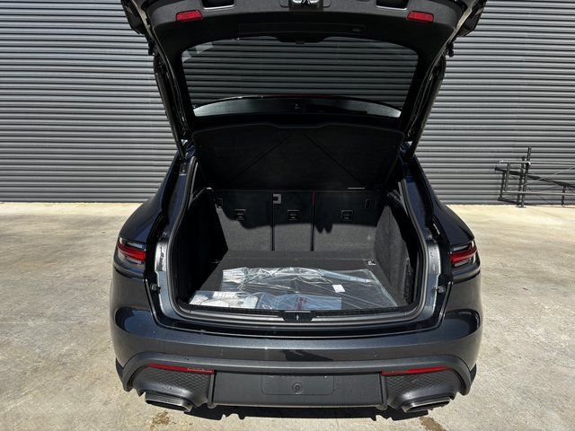 Certified 2026 Porsche Macan AWD/4WD image 26