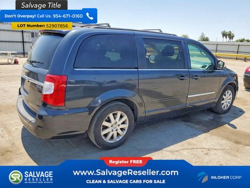 Used 2014 Chrysler Town & Country Touring FWD image 4