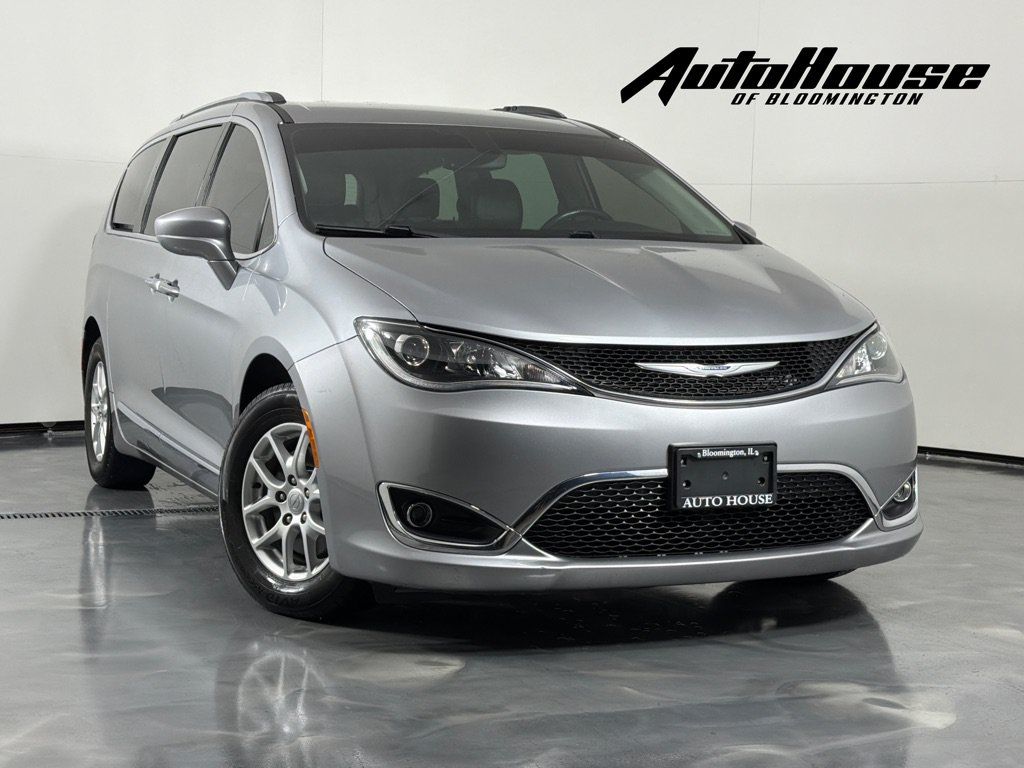 Used 2020 Chrysler Pacifica Touring-L FWD image 1
