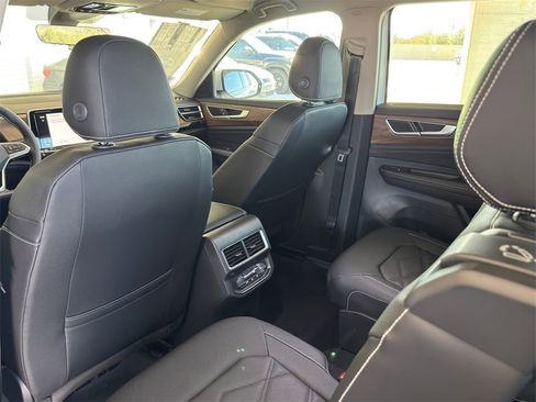 New 2026 Volkswagen Atlas SE image 26