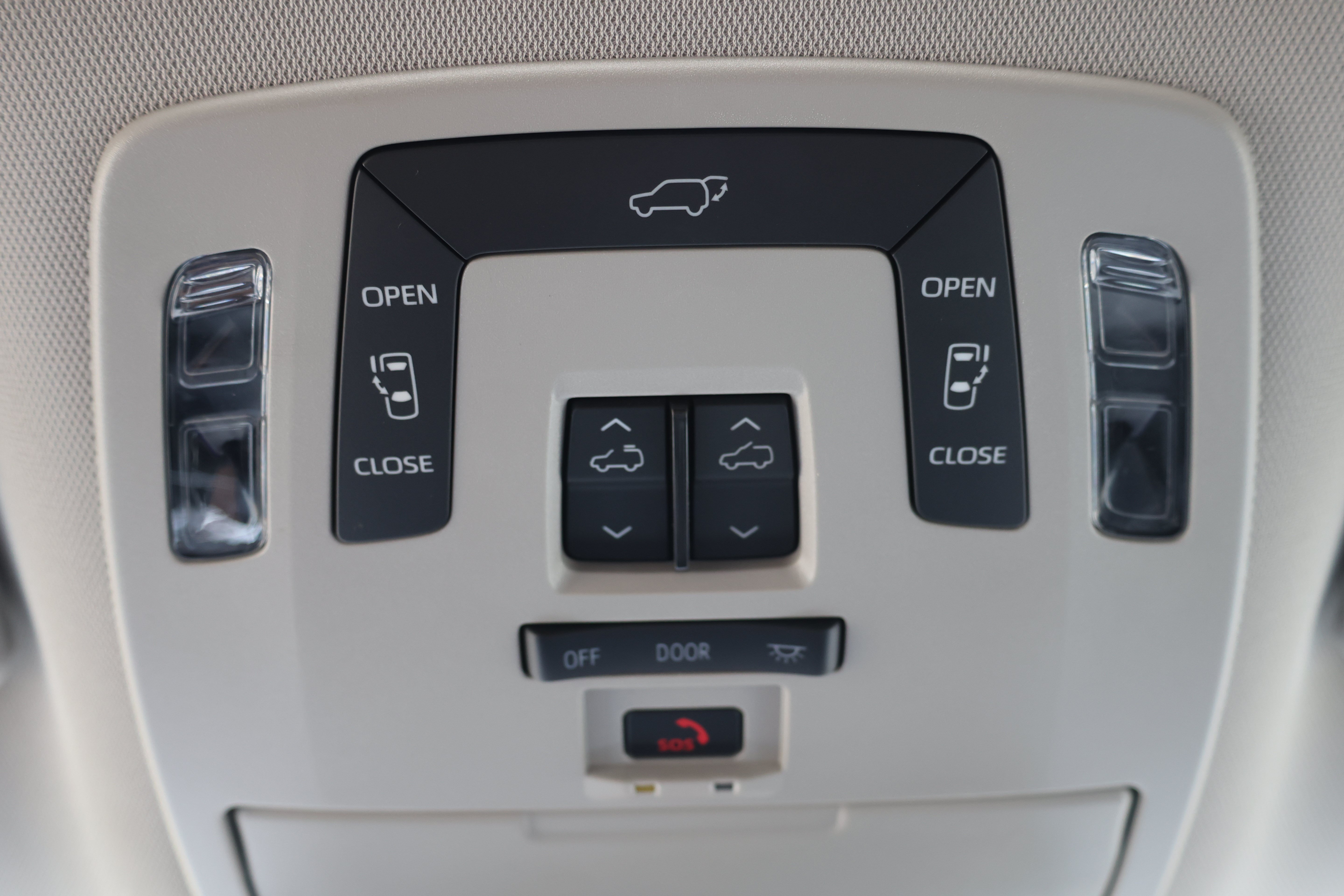 Certified 2025 Toyota Sienna XLE FWD image 29