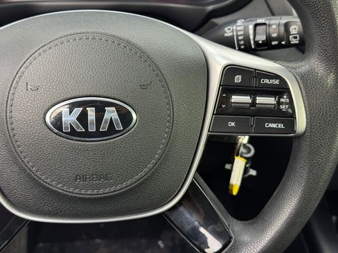 Used 2020 Kia Sorento LX image 19
