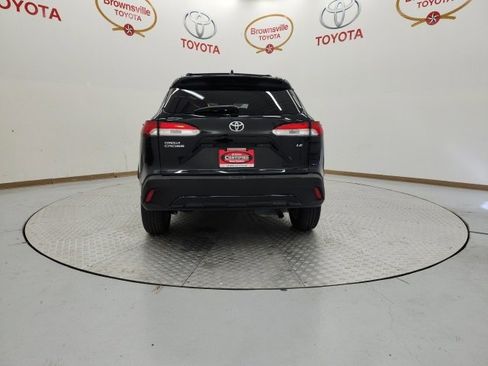 Used 2025 Toyota Corolla Cross LE image 7