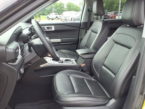 Used 2024 Ford Explorer XLT w/ Equipment Group 202A AWD/4WD image 26