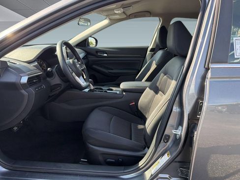 Certified 2025 Nissan Altima 2.5 SV FWD image 9