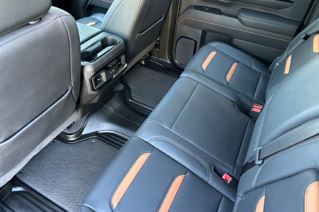 Used 2025 GMC Sierra 2500 AT4 w/ AT4 Premium Plus Package AWD/4WD image 15