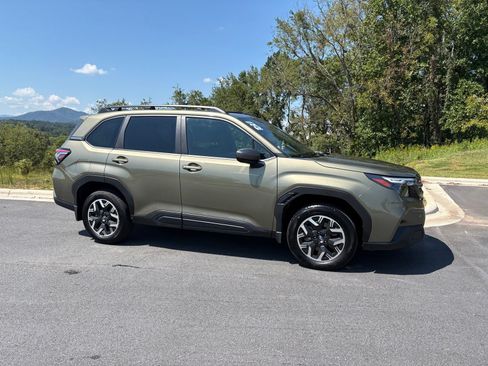 Certified 2025 Subaru Forester Premium w/ Convenience Package #2 AWD/4WD image 7