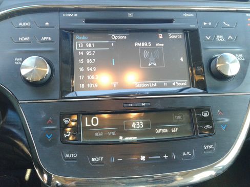 Used 2018 Toyota Avalon Limited image 17