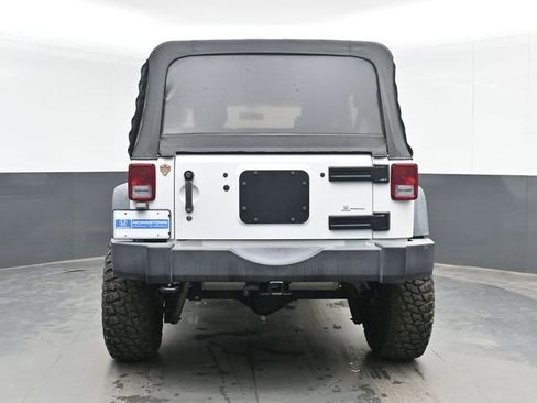 Used 2018 Jeep Wrangler Unlimited Sport w/ Connectivity Group AWD/4WD image 9