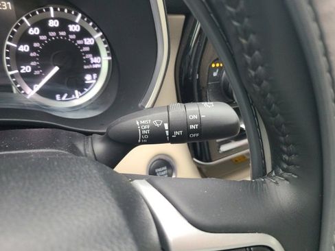 Used 2024 Toyota Highlander XLE image 23