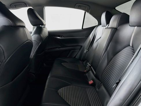 Used 2020 Toyota Camry SE FWD image 8