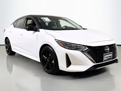 Used 2024 Nissan Sentra SR w/ SR Premium Package image 3