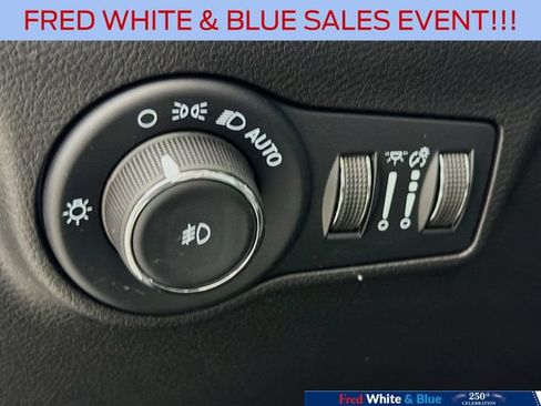 Used 2022 Jeep Compass Latitude w/ Sun and Sound Group AWD/4WD image 10