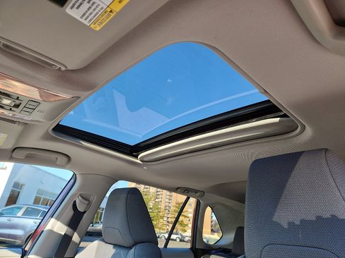 Used 2021 Toyota RAV4 XLE image 15