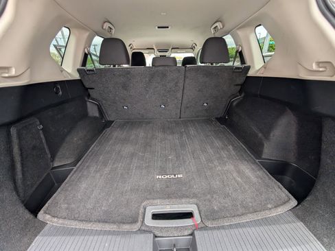 Used 2022 Nissan Rogue SV FWD image 19