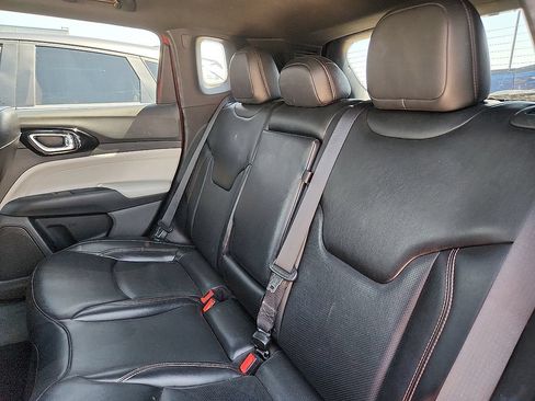 Used 2023 Jeep Compass Limited AWD/4WD image 5