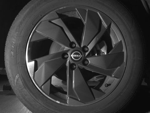 Used 2025 Nissan Rogue SV FWD image 10