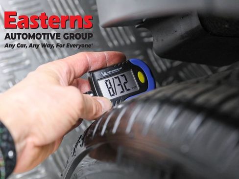 Used 2022 Volkswagen Taos SEL image 25