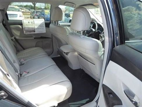 Used 2013 Toyota Venza XLE image 18