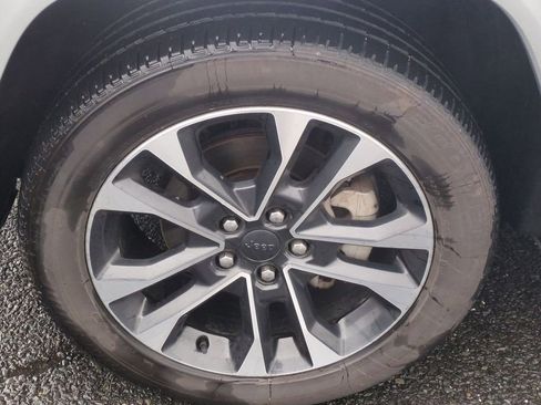 Used 2023 Jeep Grand Cherokee Overland w/ Adv Protech Group III image 9