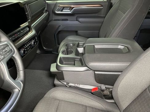 Used 2025 Chevrolet Silverado 2500 LT w/ Convenience Package image 33