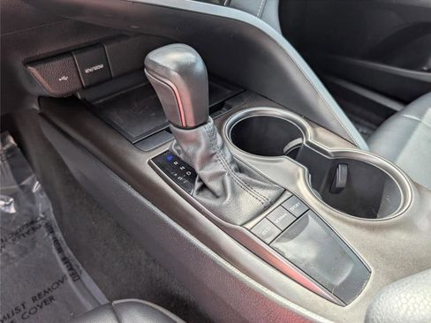 Used 2022 Toyota Camry SE image 19