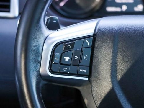 Used 2018 Land Rover Discovery Sport HSE image 29