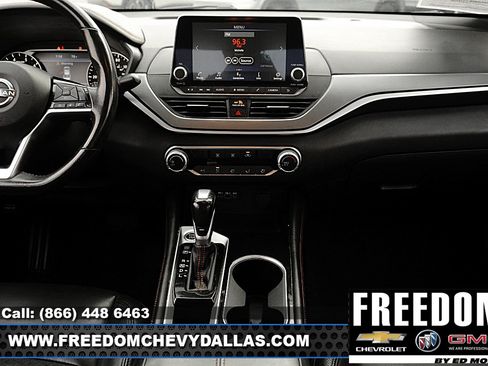 Used 2024 Nissan Altima 2.5 SR FWD image 15