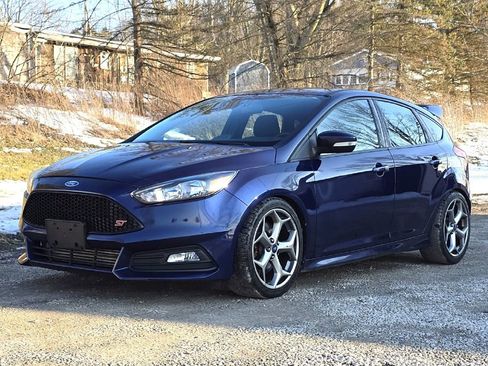 Used 2017 Ford Focus ST image 2