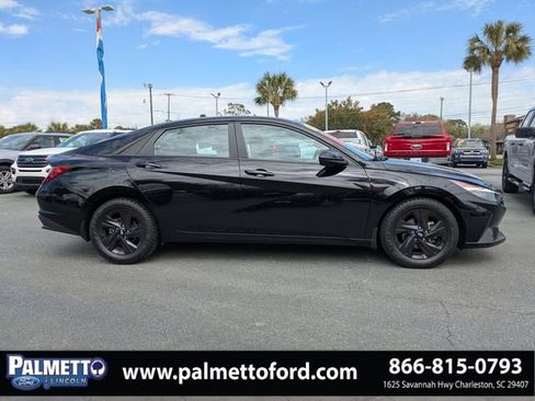 Used 2022 Hyundai Elantra SEL image 3