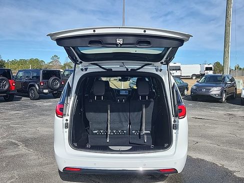 New 2026 Chrysler Pacifica Select FWD image 20