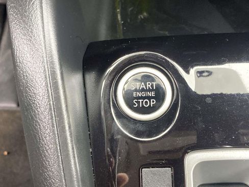 Used 2020 Nissan Kicks S image 24