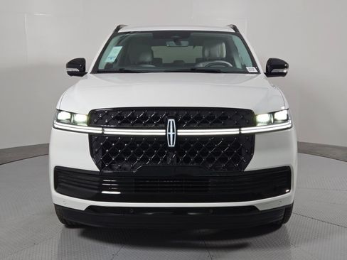 New 2026 Lincoln Navigator Reserve w/ Jet Appearance Package image 10