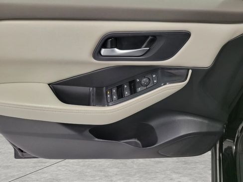 Used 2025 Nissan Rogue SV image 26