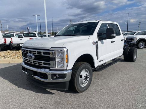 New 2026 Ford F350 XL w/ XL Chrome Package AWD/4WD image 3